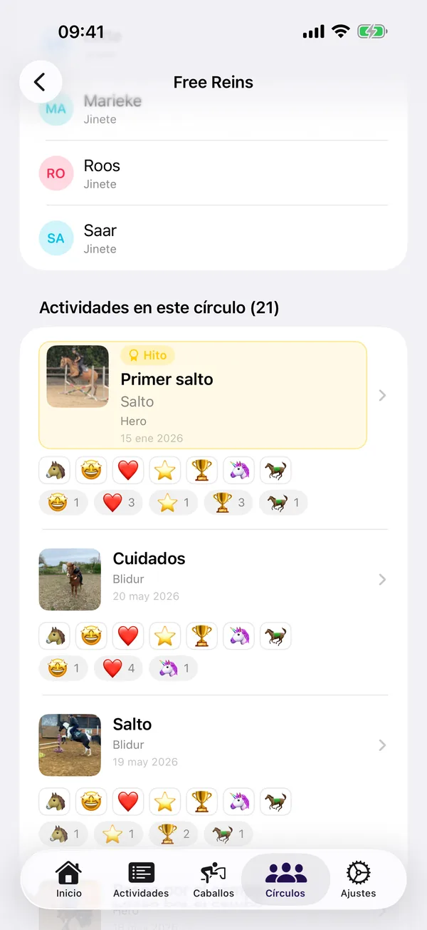 Pantalla de círculo de HorseJournal con actividades compartidas y reacciones con emoji de amigas cercanas.